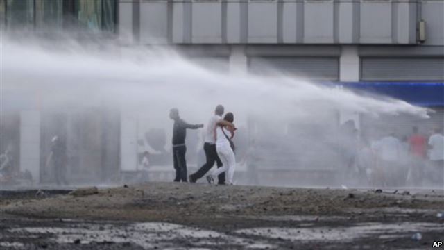 ຕວກກີ: ການແຫ່ຂະບວນປະທ້ວງ ກາຍເປັນການສະໜັບສະໜູນປະຊາຄົມຊາວເກີກ